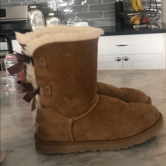 Brown bailey bow uggs - Picture 2 of 5